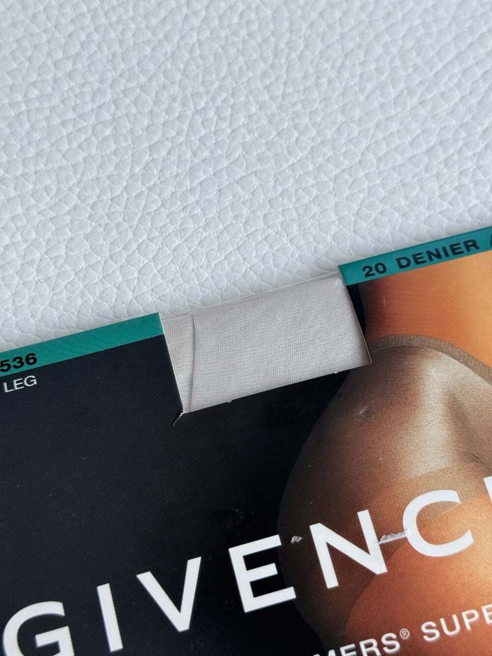 Givenchy Essentials Body Gleamers Superbe 20 Denier Pantyhose Size E - Picture 2 of 6